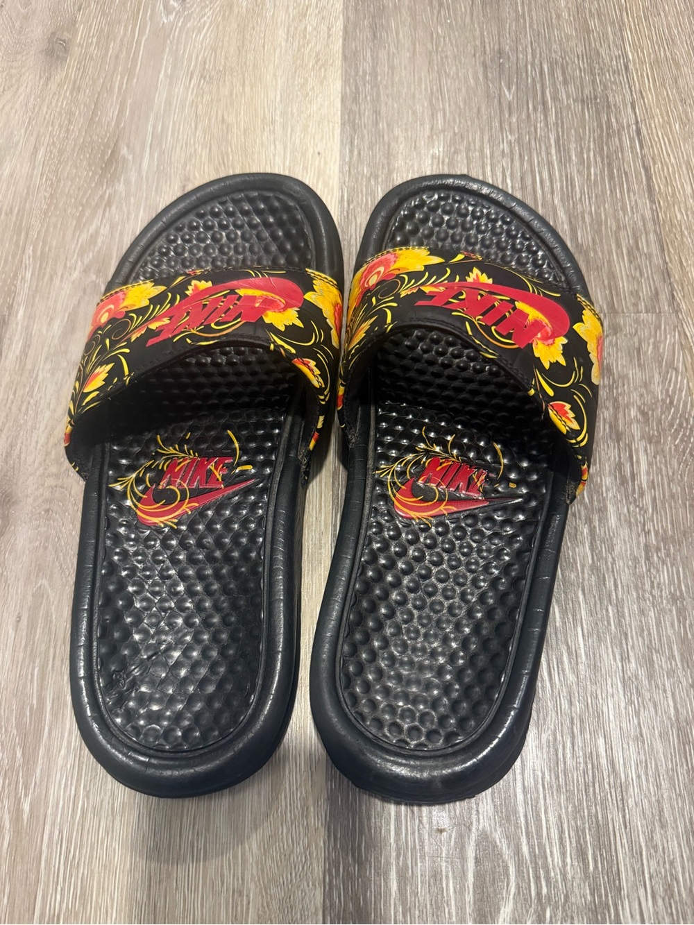 Nike Women’s Slides Size 5 - Picture 4 of 4